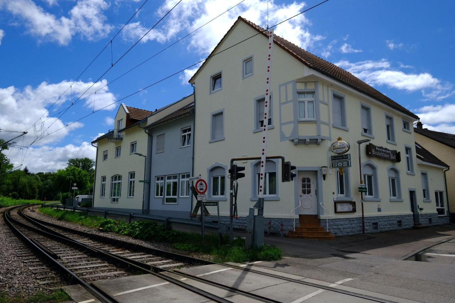 Hotel Kraichtaler Hof Exterior foto